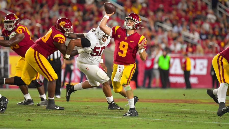 Partida de futebol americano universitário entre USC Trojans e Stanford foi disputada no Coliseum - Reprodução/Twitter/USC Trojans 