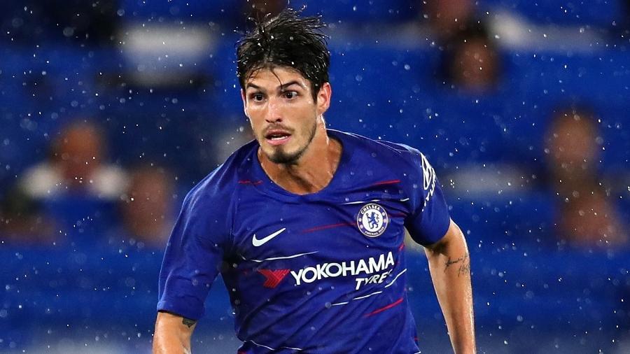 Lucas Piazon em ação pelo Chelsea. Jogador tem conversas encaminhadas com o Botafogo - Chris Brunskill/Fantasista/Getty Images