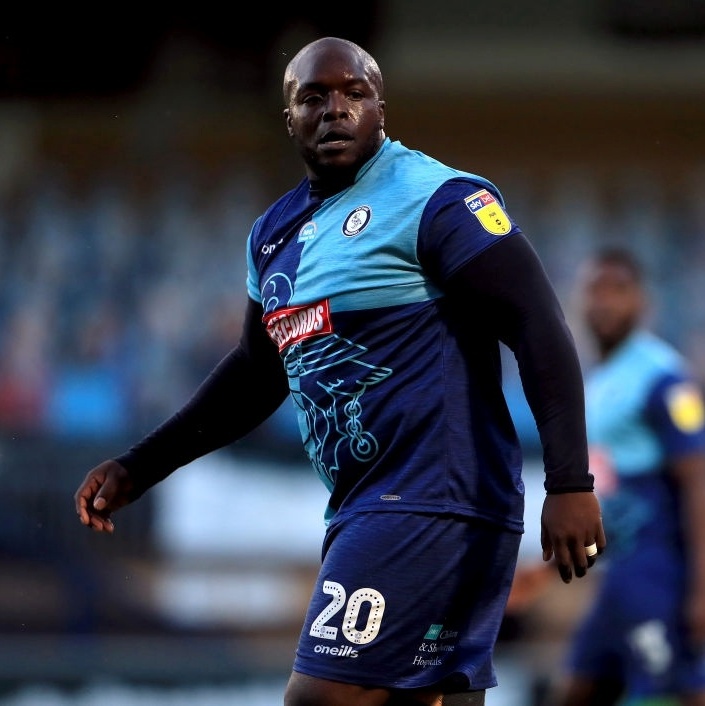 Última Divisão on X: Akinfenwa, o jogador mais forte do mundo, ia se  aposentar hoje. Mas o time dele, Wycombe, se classificou para os playoffs  da 3ª divisão inglesa. Então ele terá