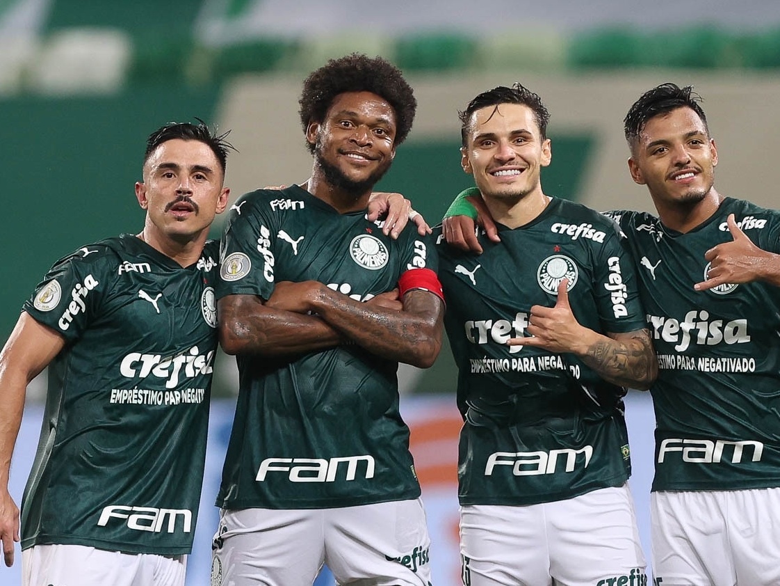 Raphael Veiga of Palmeiras and Gabriel Menino of Palmeiras look