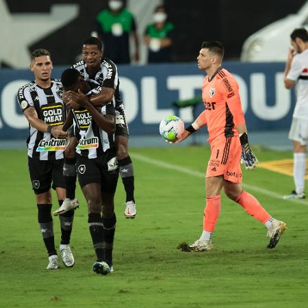 Babi comemora o gol do Botafogo - Jorge Rodrigues/AGIF