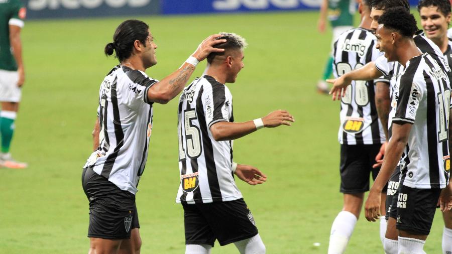 Hulk e demais jogadores do Atlético-MG comemoram gol de Zaracho sobre o Uberlândia no Campeonato Mineiro - HANNA GABRIELA/FOTOARENA/ESTADÃO CONTEÚDO