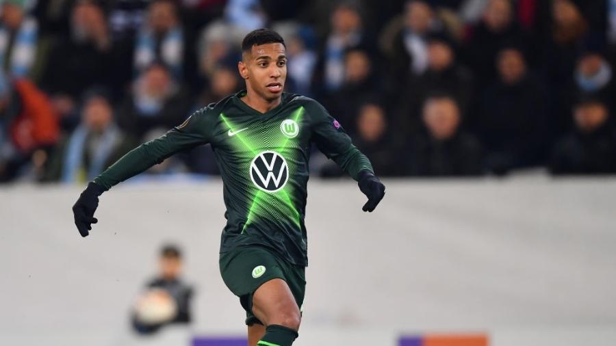 João Victor Sá, pelo Wolfsburg, em ação em partida da Liga Europa - Stuart Franklin/Bongarts/Getty Images
