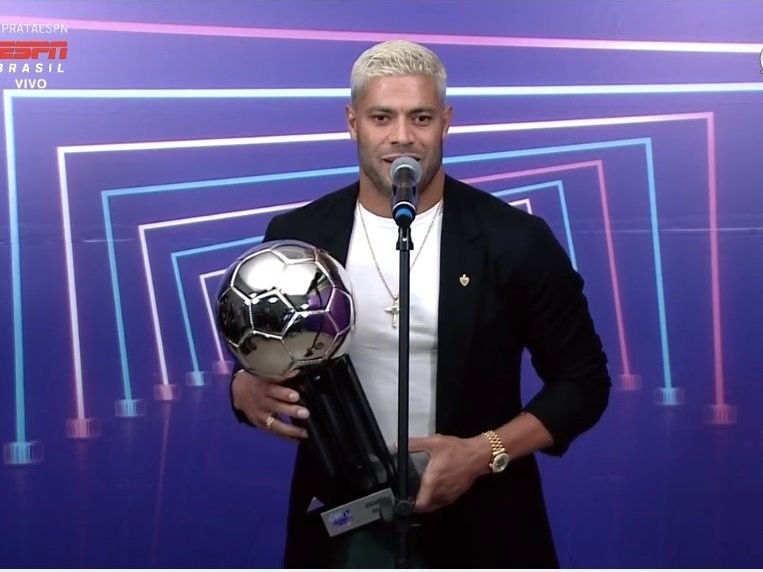 QUEM É O MELHOR JOGADOR BRASILEIRO QUE NUNCA GANHOU A BOLA DE OURO