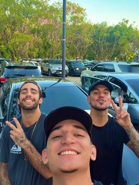 João Gomes, Pedro Scooby e Gabriel Medina - reprodução/Instagram