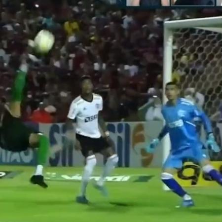 Jogador do Altos-PI faz gols de bicicleta sobre o Flamengo na Copa do Brasil - Reprodução/Amazon Prime Video