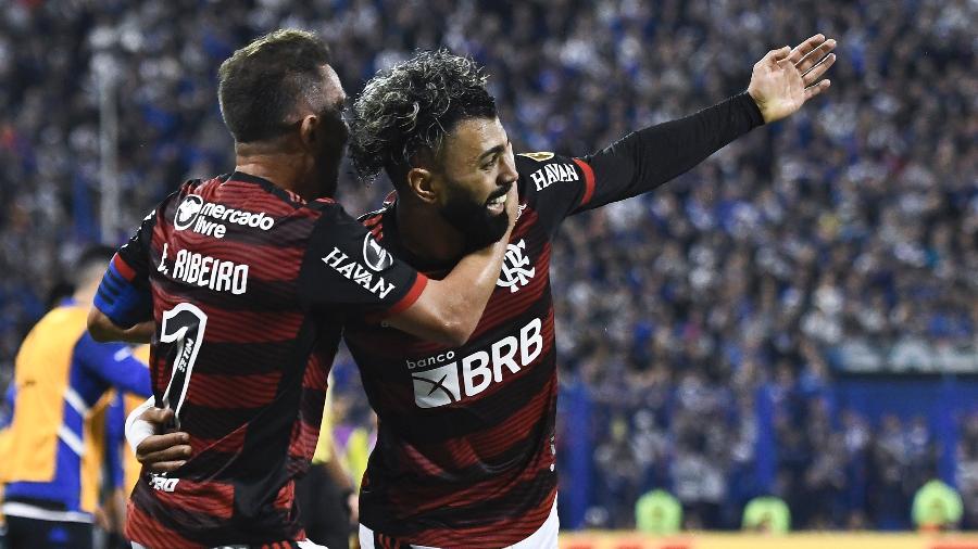 Everton Ribeiro comemora gol pelo Flamengo ao lado de Gabigol, na partida contra o Vélez Sarsfield - Staff Images / CONMEBOL