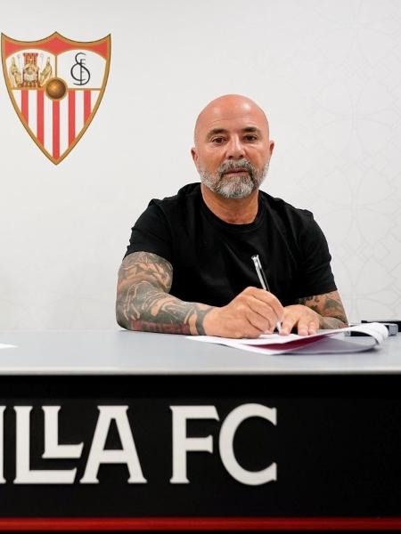 Jorge Sampaoli foi anunciado como novo técnico do Sevilla - Divulgação/Sevilla