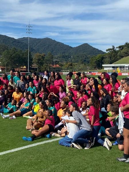 Projeto Pretas em Campo visitou a Granja Comary no treino da seleção feminina - Luiza Sá/UOL