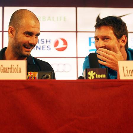 Pep Guardiola e Lionel Messi em 2010, à época técnico e jogador do Barcelona, respectivamente