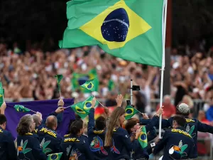 Delegação do Brasil volta para Vila antes do fim da abertura olímpica