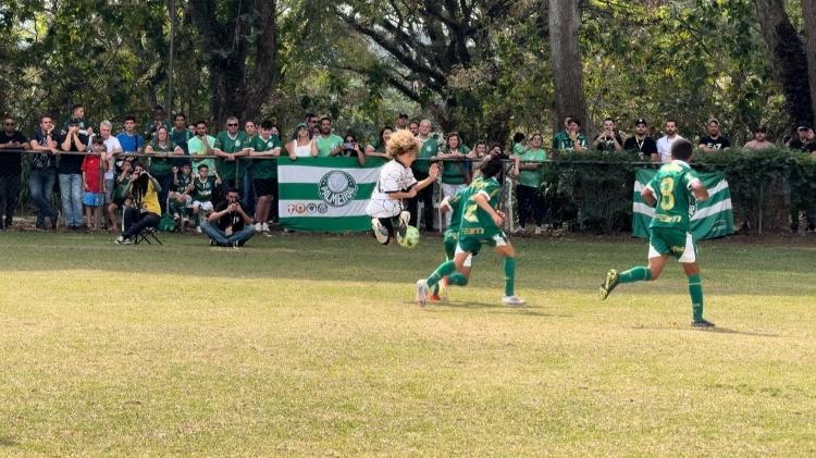 Lucas Flora tenta carretilha na partida entre Corinthians x Palmeiras pela IberCup