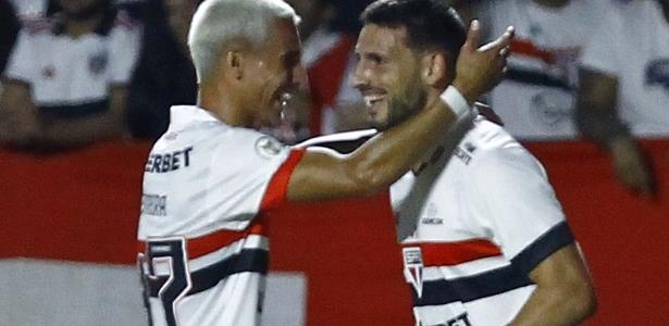 São paulo domina o Flamengo e aperta disputa pelo Brasileirão.