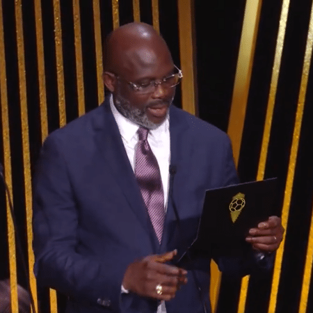 George Weah anunciou Rodri como Bola de Ouro segundos após gritos de "Vini"