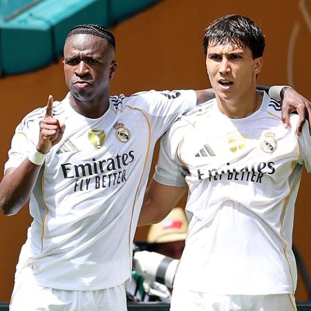 Vinícius Júnior e Gonzalo Garcia comemoram gol marcado pelo Real Madrid contra o Al-Hilal no Mundial Vinícius Júnior e Gonzalo Garcia comemoram gol marcado pelo Real Madrid contra o Al-Hilal no Mundial