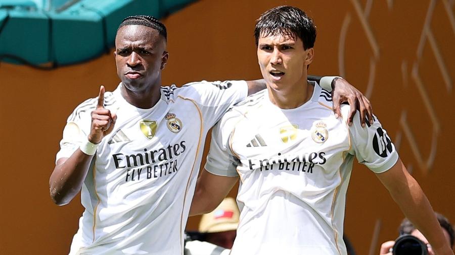 Vinícius Júnior e Gonzalo Garcia comemoram gol marcado pelo Real Madrid contra o Al-Hilal no Mundial - Hector Vivas - FIFA/FIFA via Getty Images