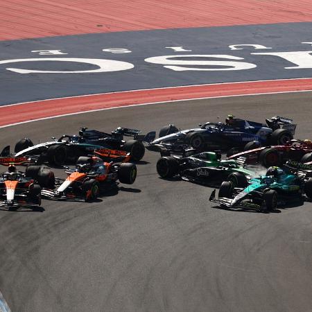 Pilotos da McLaren batem na largada da sprint do GP dos EUA Pilotos da McLaren batem na largada da sprint do GP dos EUA