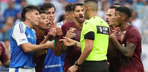 Revolta do Flu contra arbitragem marca empate com Cruzeiro no futebol brasileiro