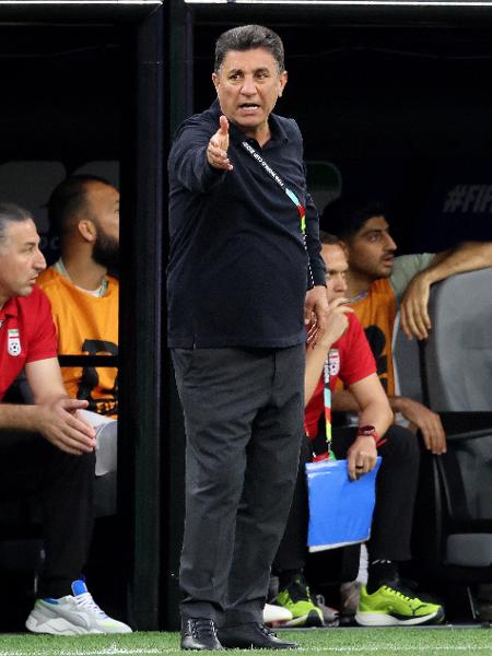 Amir Ghalenoei, técnico do Irã, durante partida contra a Nova Zelândia na Copa do Mundo