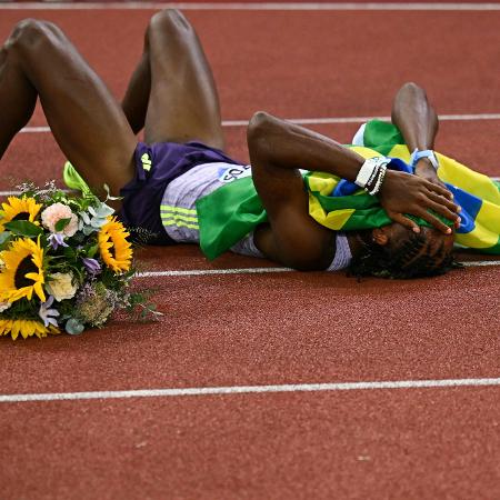 Alison 'Piu' dos Santos quebrou o recorde mundial dos 400 metros com barreiras Alison 'Piu' dos Santos quebrou o recorde mundial dos 400 metros com barreiras