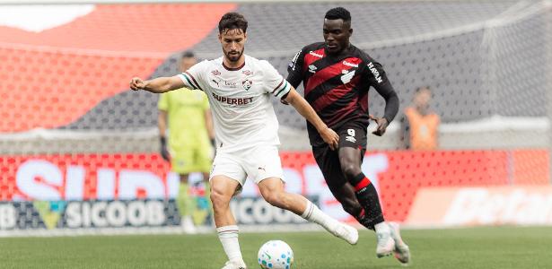 Athletico e Flu sonham, mas só empatam em jogo com vacilos dos goleiros