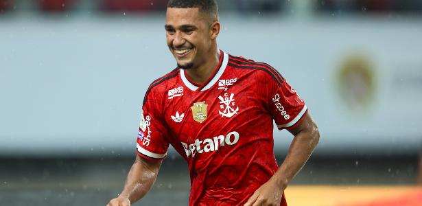 Flamengo vence Remo e tira Palmeiras da liderança do Brasileirão