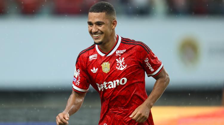 Samuel Lino, do Flamengo, comemora gol contra o Remo, pelo Brasileirão Samuel Lino, do Flamengo, comemora gol contra o Remo, pelo Brasileirão