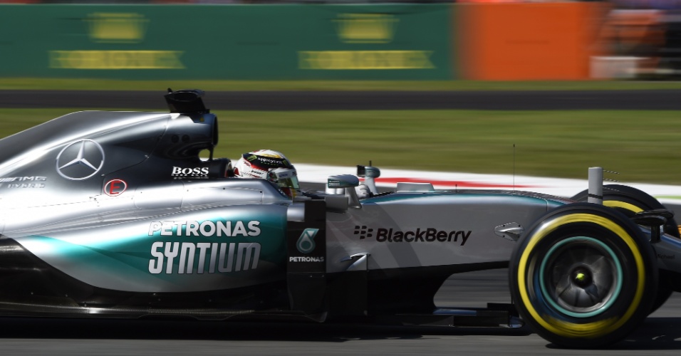 Lewis Hamilton, da Mercedes, foi o mais rápido em todos os treinos livres em Monza