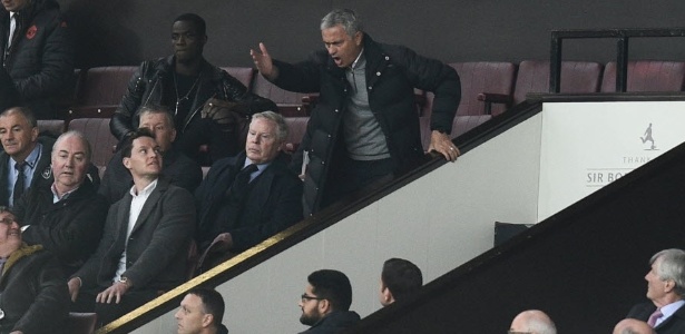 Mourinho foi expulso da partida contra o Burnley - AFP