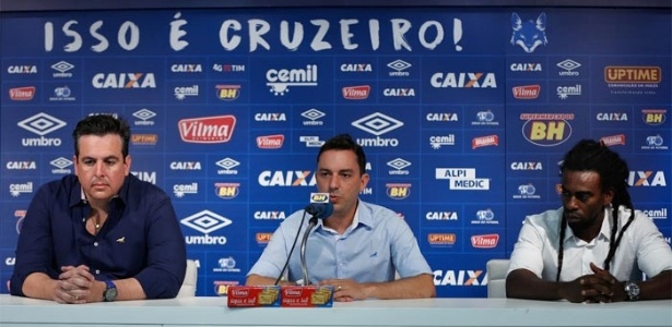 Klauss Câmara (centro) deixará o Cruzeiro ao fim da temporada, como aconteceu com Tinga e Bruno Vicintin (à dir.) - Cristiane Mattos/Light Press/Cruzeiro