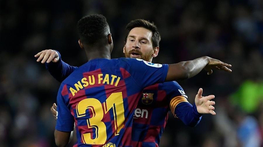 Ansu Fati comemora gol do Barcelona com Messi na última temporada - Lçuis Gene/AFP