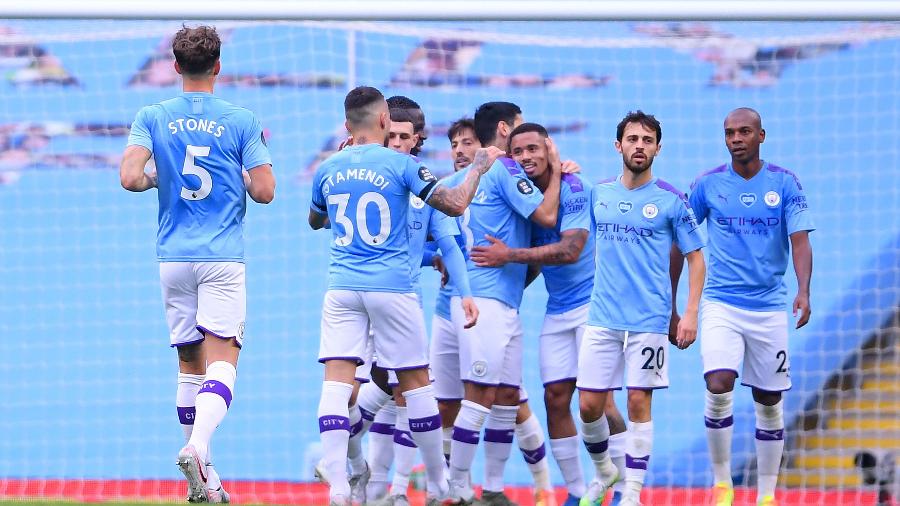 Gabriel Jesus comemora seu gol pelo Manchester City, em partida contra o Bournemouth - Laurence Griffiths/Getty Images