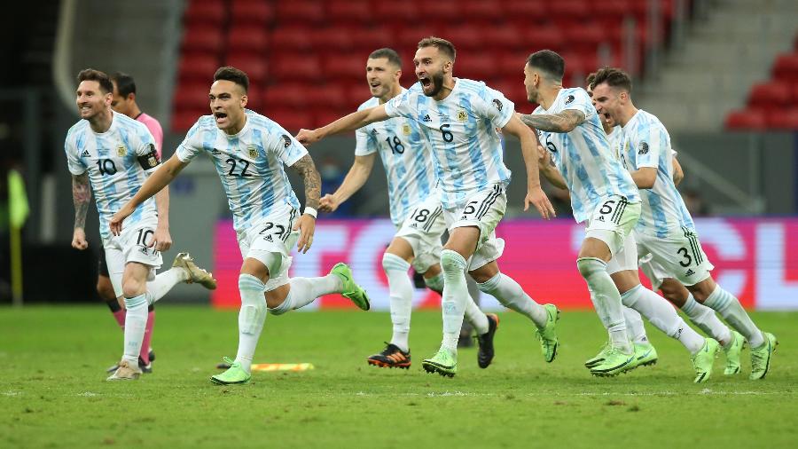Argentina comemora triunfo nos pênaltis sobre a Colômbia pela semi da Copa América - Alexandre Schneider/Getty Images