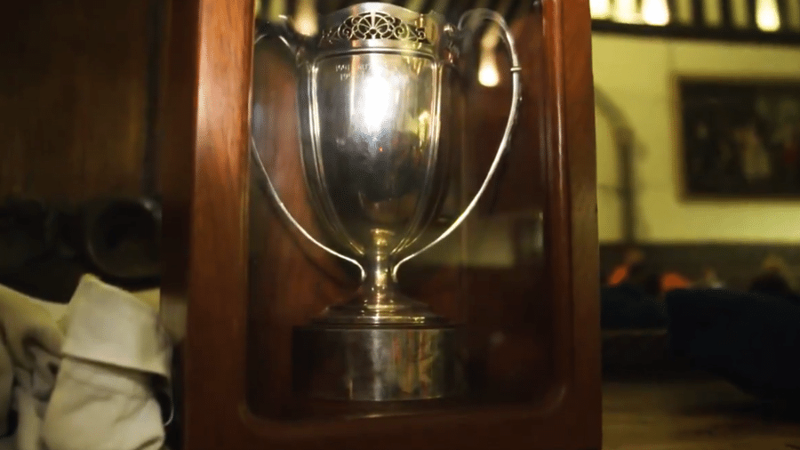 Troféu da Copa do Mundo de rúgbi de 1994 foi encontrado após 15 anos desaparecido - Reprodução