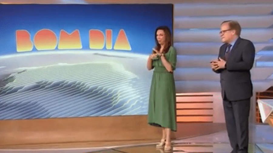 Ana Paula Araújo faz sinal de roubo durante edição do "Bom Dia, Brasil" - Reprodução/Globo