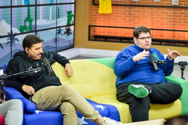 Produtos como a CazéTV, com esportes ao vivo e ancorados em influenciadores, também aumentam a competição pela atenção do espectador Produtos como a CazéTV, com esportes ao vivo e ancorados em influenciadores, também aumentam a competição pela atenção do espectador