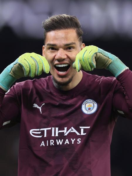 Goleiro Ederson provoca torcedores do Arsenal após vitória do Manchester City na Premier League - Simon Stacpoole/Offside/Offside via Getty Images