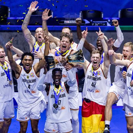 Seleção alemã comemora título da Copa do Mundo de basquete após superar a Sérvia