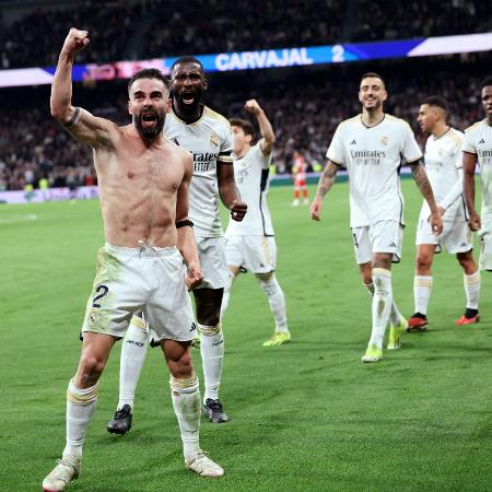 Dani Carvajal celebra após marcar terceiro gol pelo Real Madrid contra o Almeria