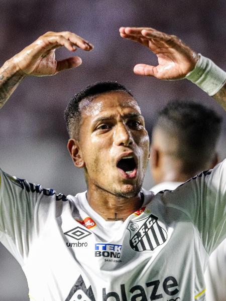 Otero, do Santos, no jogo contra o Corinthians, pelo Paulistão