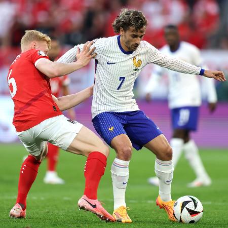 Antoine Griezmann em ação durante jogo da Eurocopa: jogador não atua mais pela seleção