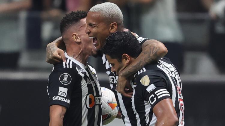 Deyverson comemora gol marcado pelo Atlético-MG contra o Fluminense pela Libertadores