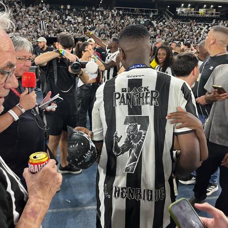 Luiz Henrique utilizou camisa personalizada do personagem "Pantera Negra" na comemoração do Botafogo