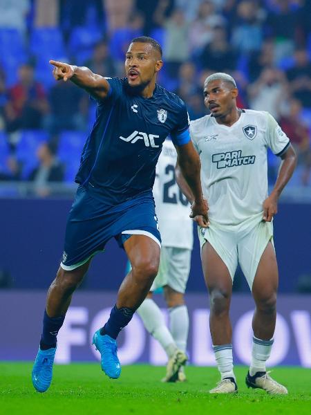 Rondón comemora seu gol sobre o Botafogo: Pachuca chega como "zebra" em final com Real Madrid - X do Pachuca / @Tuzos