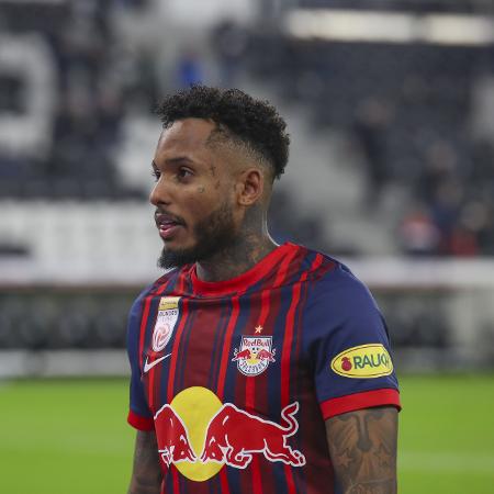 Atacante Fernando, do RB Salzburg, durante jogo pelo Campeonato Austríaco