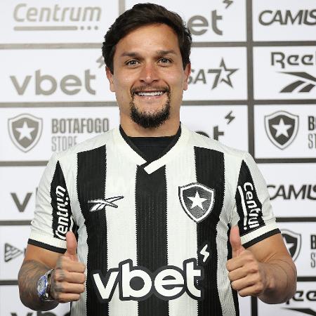 Artur é apresentado no Botafogo: jogador usará a icônica camisa 7 alvinegra