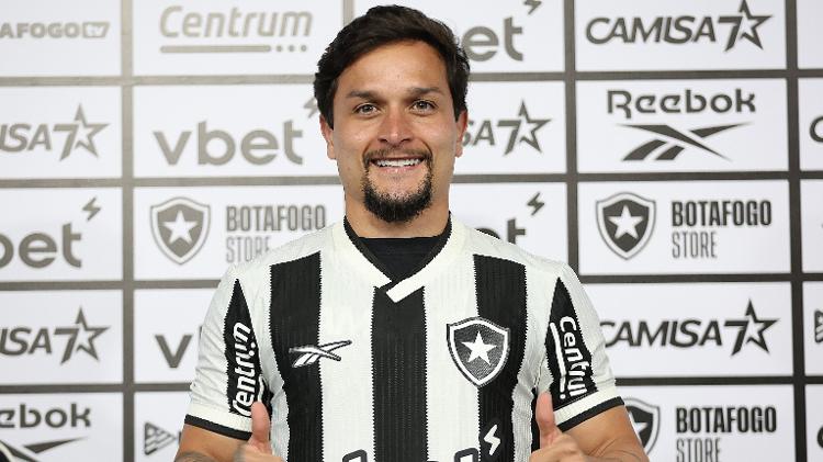 Artur foi contratado pelo Botafogo para a temporada Artur foi contratado pelo Botafogo para a temporada