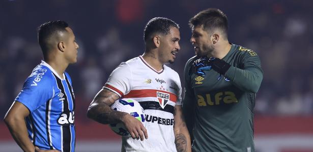 Grêmio critica decisão da arbitragem em lance de pênalti para o São Paulo