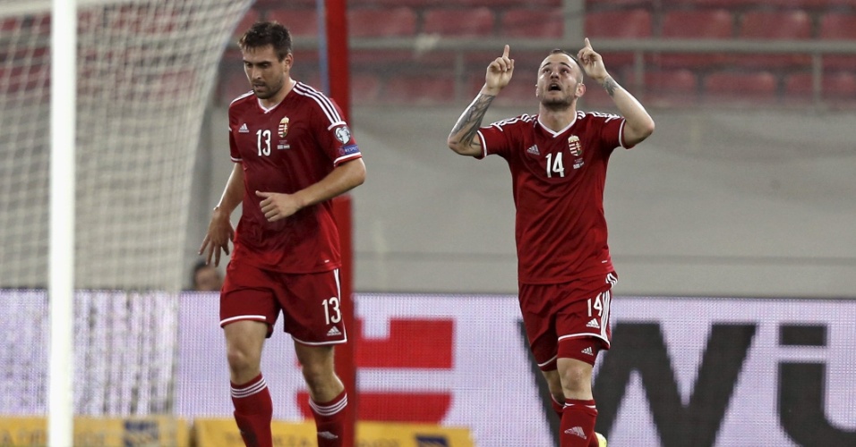 Gergo Lovrencsics, da Hungria, comemora gol marcado contra a Grécia, pelas Eliminatórias da Euro 2016