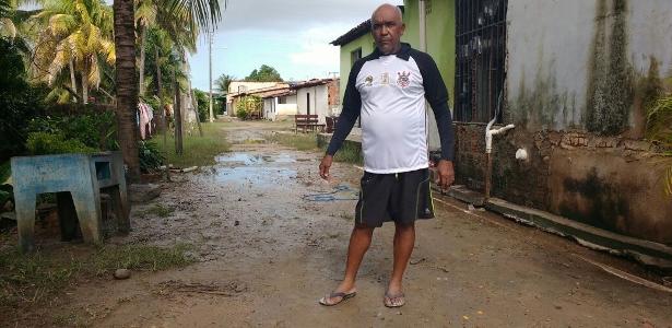 Corinthians auxilia vendedor de lanches após enchentes na praia.